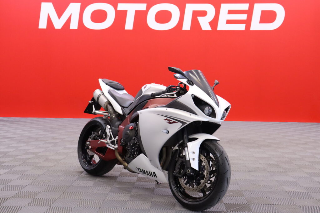 Yamaha - YZF-R1 - // Suomi-Pyörä / LeoVince / Huoltokirja // - Moottoripyörä