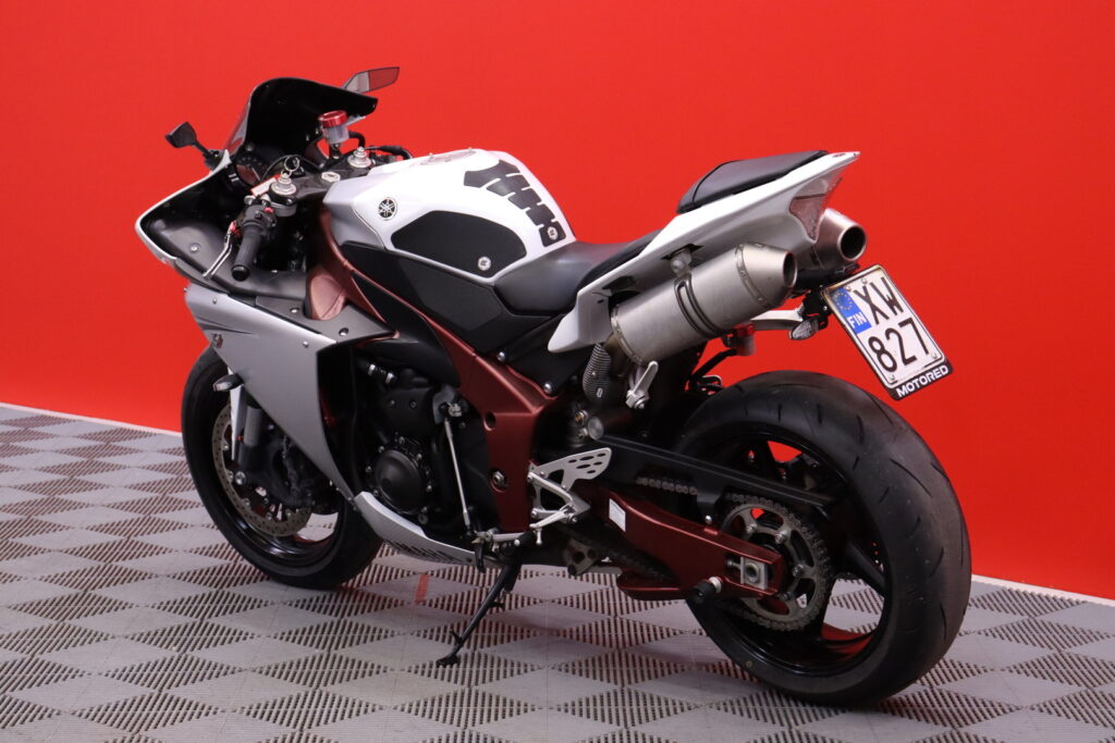 Yamaha - YZF-R1 - // Suomi-Pyörä / LeoVince / Huoltokirja // Yamaha - YZF-R1 - // Suomi-Pyörä / LeoVince / Huoltokirja // - Moottoripyörä