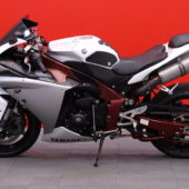 Yamaha - YZF-R1 - // Suomi-Pyörä / LeoVince / Huoltokirja // - Moottoripyörä