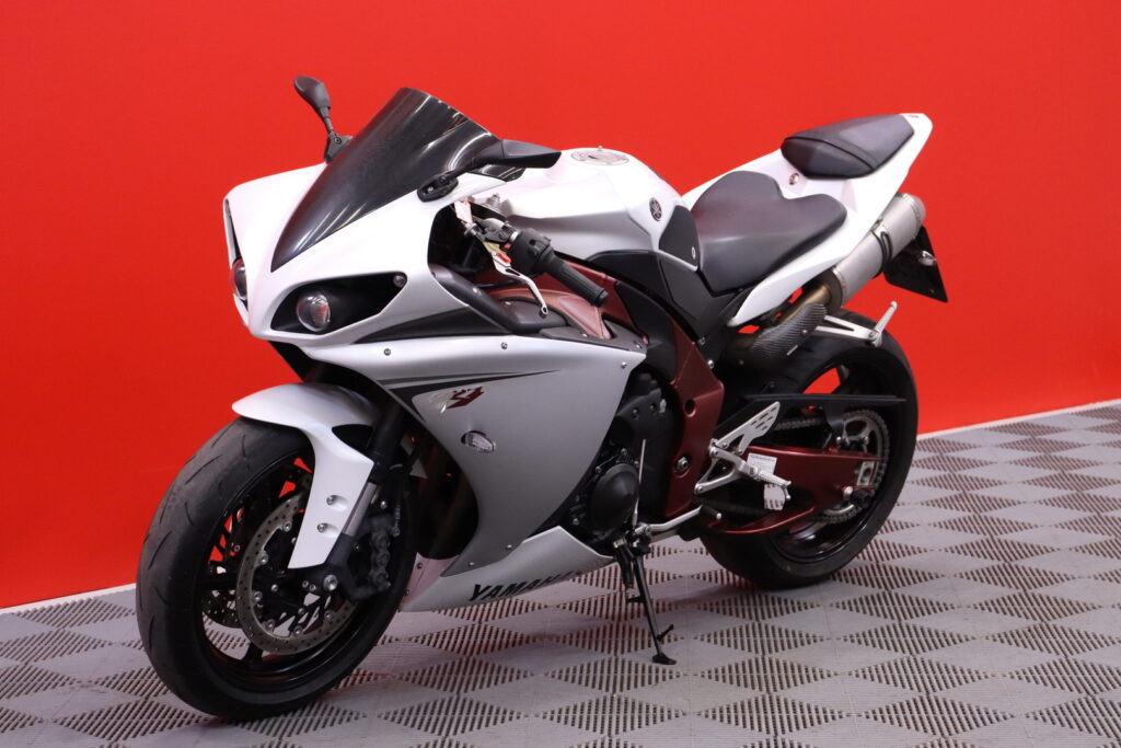 Yamaha - YZF-R1 - // Suomi-Pyörä / LeoVince / Huoltokirja // Yamaha - YZF-R1 - // Suomi-Pyörä / LeoVince / Huoltokirja // - Moottoripyörä