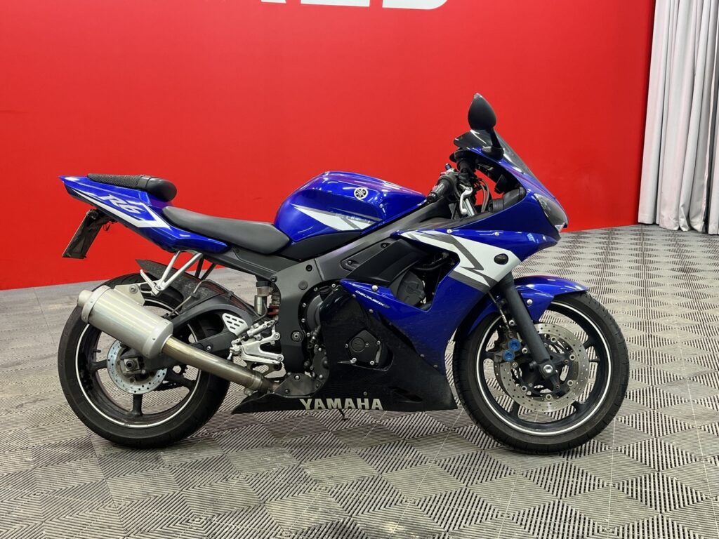 Yamaha - YZF-R6 - // Huoltokirja / 3x-avain / Uudet renkaat // Yamaha - YZF-R6 - // Huoltokirja / 3x-avain / Uudet renkaat // - Moottoripyörä