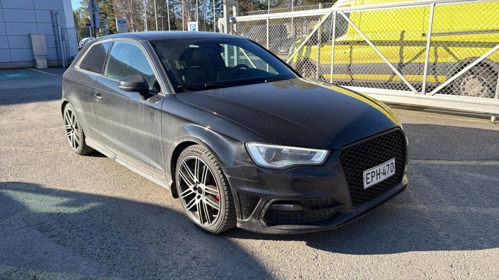 Audi - A3 - 2,0 TDI 110 kW quattro // S-line sisä ja ulko / B&O / Sporttipenkit / Flatbottom / Lohkolämmitin // Audi - A3 - 2,0 TDI 110 kW quattro // S-line sisä ja ulko / B&O / Sporttipenkit / Flatbottom / Lohkolämmitin // - Viistoperä