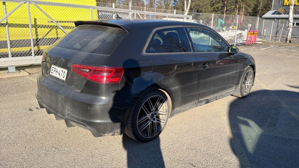 Audi - A3 - 2,0 TDI 110 kW quattro // S-line sisä ja ulko / B&O / Sporttipenkit / Flatbottom / Lohkolämmitin // Audi - A3 - 2,0 TDI 110 kW quattro // S-line sisä ja ulko / B&O / Sporttipenkit / Flatbottom / Lohkolämmitin // - Viistoperä