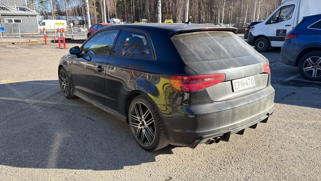 Audi - A3 - 2,0 TDI 110 kW quattro // S-line sisä ja ulko / B&O / Sporttipenkit / Flatbottom / Lohkolämmitin // Audi - A3 - 2,0 TDI 110 kW quattro // S-line sisä ja ulko / B&O / Sporttipenkit / Flatbottom / Lohkolämmitin // - Viistoperä