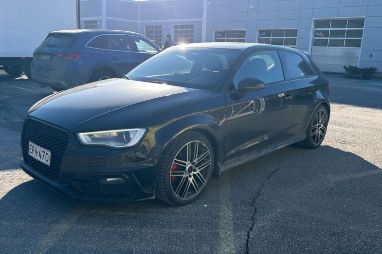 Audi - A3 - 2,0 TDI 110 kW quattro // S-line sisä ja ulko / B&O / Sporttipenkit / Flatbottom / Lohkolämmitin // - Viistoperä