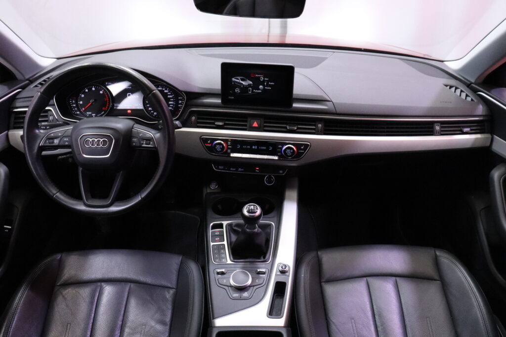 Audi - A4 - Sedan Business Comfort Edition 35 TFSI 110 kW MHEV S tronic // Suomi-Auto / LED / Webasto / Nahkasisusta / Koukku // Audi - A4 - Sedan Business Comfort Edition 35 TFSI 110 kW MHEV S tronic // Suomi-Auto / LED / Webasto / Nahkasisusta / Koukku // - Sedan