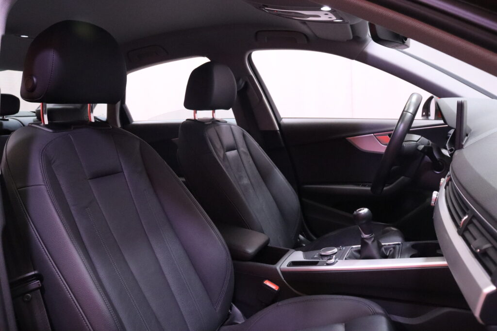 Audi - A4 - Sedan Business Comfort Edition 35 TFSI 110 kW MHEV S tronic // Suomi-Auto / LED / Webasto / Nahkasisusta / Koukku // Audi - A4 - Sedan Business Comfort Edition 35 TFSI 110 kW MHEV S tronic // Suomi-Auto / LED / Webasto / Nahkasisusta / Koukku // - Sedan