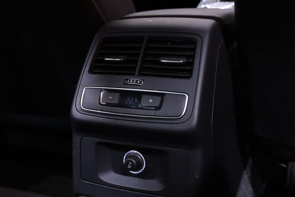 Audi - A4 - Sedan Business Comfort Edition 35 TFSI 110 kW MHEV S tronic // Suomi-Auto / LED / Webasto / Nahkasisusta / Koukku // Audi - A4 - Sedan Business Comfort Edition 35 TFSI 110 kW MHEV S tronic // Suomi-Auto / LED / Webasto / Nahkasisusta / Koukku // - Sedan