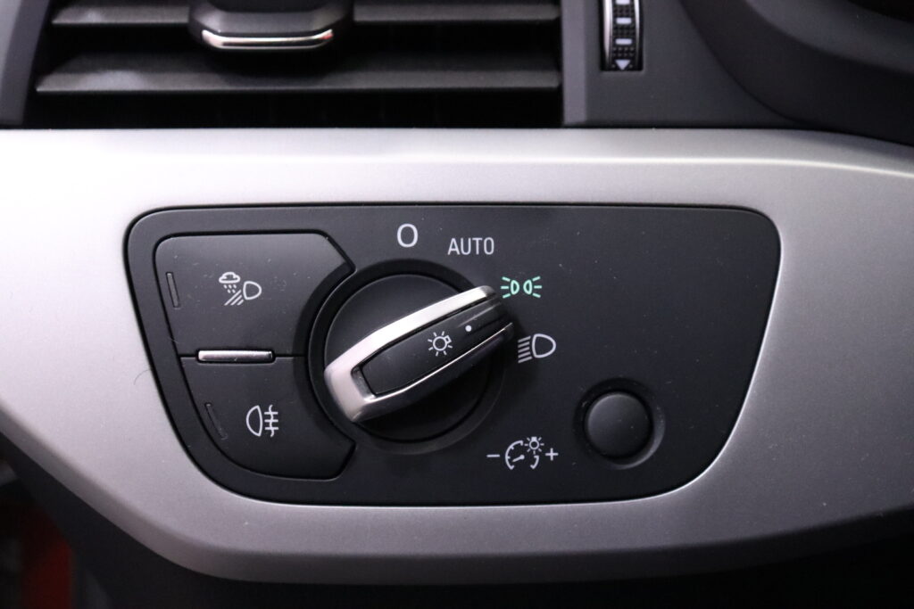 tuotekuva-Audi-A4-CNH-564-2026-03-11-150103-17 tuotekuva-Audi-A4-CNH-564-2026-03-11-150103-17