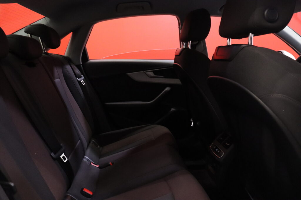 Audi - A4 - Sedan Business 35 TFSI 110 kW MHEV S tronic // Matrix LED / Webasto / ACC / Aktiivinen kaistavahti / Koukku / Audi - A4 - Sedan Business 35 TFSI 110 kW MHEV S tronic // Matrix LED / Webasto / ACC / Aktiivinen kaistavahti / Koukku / - Sedan