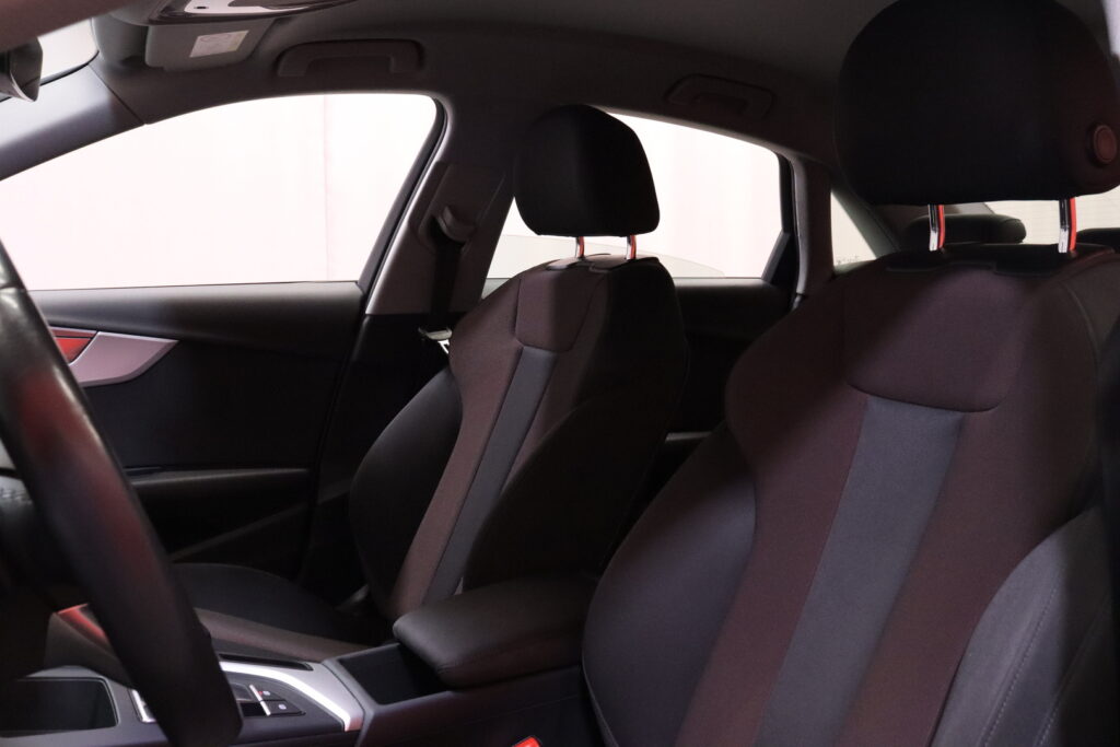 Audi - A4 - Sedan Business 35 TFSI 110 kW MHEV S tronic // Matrix LED / Webasto / ACC / Aktiivinen kaistavahti / Koukku / Audi - A4 - Sedan Business 35 TFSI 110 kW MHEV S tronic // Matrix LED / Webasto / ACC / Aktiivinen kaistavahti / Koukku / - Sedan