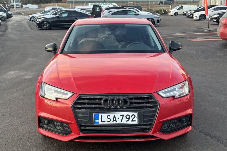 Audi - A4 - Sedan Business 40 TFSI 140 kW MHEV S tronic // ACC / Webasto / Koukku / - Sedan