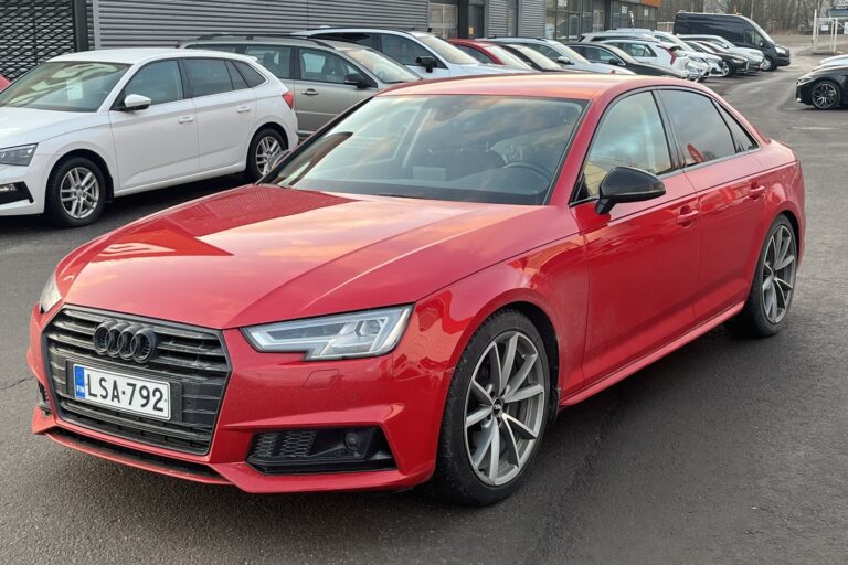 Audi - A4 - Sedan Business 40 TFSI 140 kW MHEV S tronic // ACC / Webasto / Koukku / - Sedan