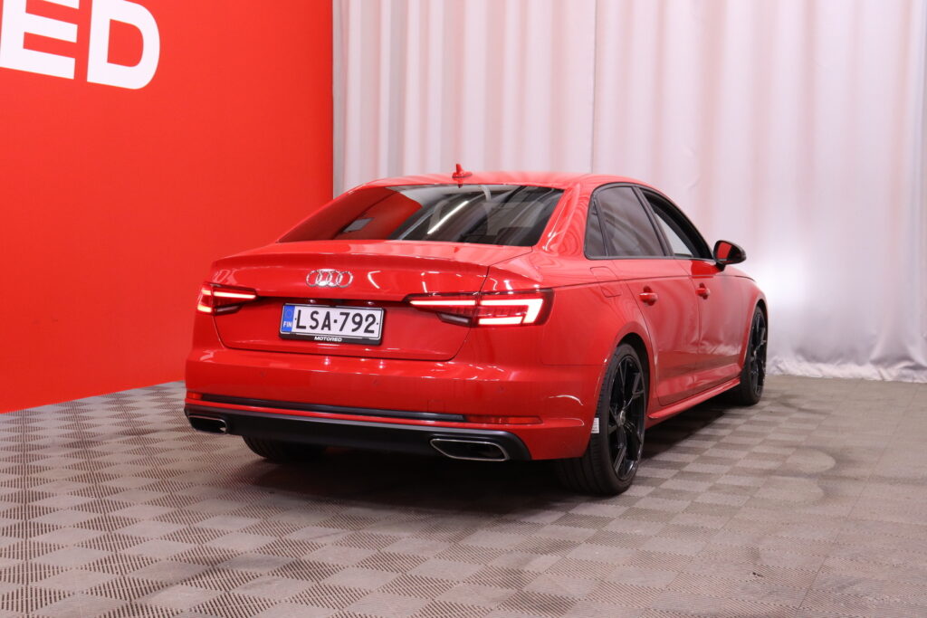 Audi - A4 - Sedan Business 40 TFSI 140 kW MHEV S tronic // ACC / Webasto / Koukku / Audi - A4 - Sedan Business 40 TFSI 140 kW MHEV S tronic // ACC / Webasto / Koukku / - Sedan
