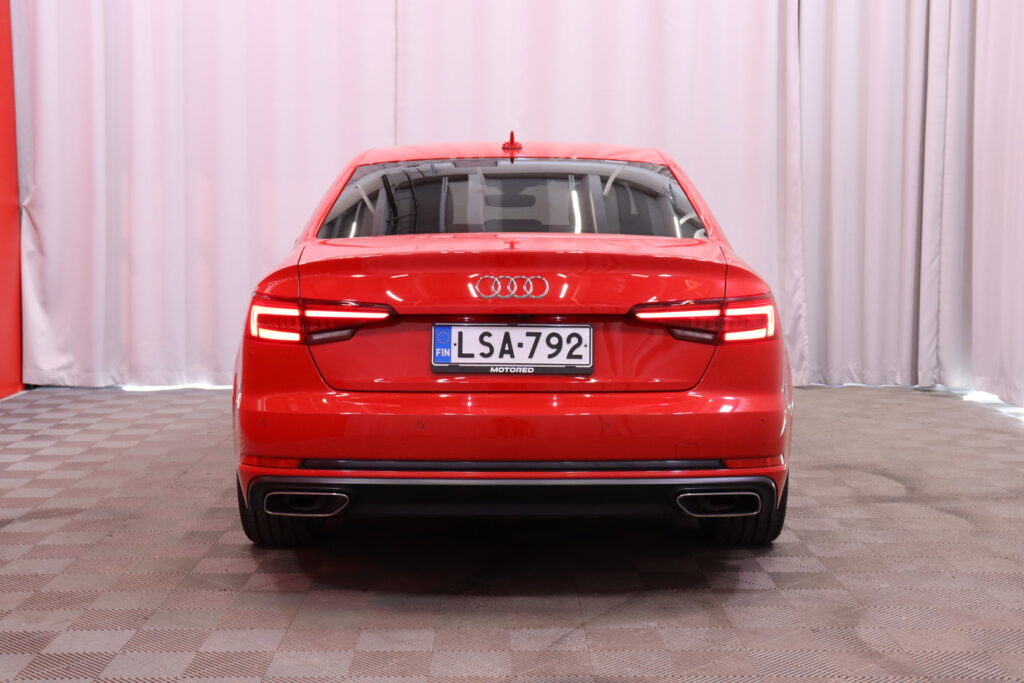 Audi - A4 - Sedan Business 40 TFSI 140 kW MHEV S tronic // ACC / Webasto / Koukku / Audi - A4 - Sedan Business 40 TFSI 140 kW MHEV S tronic // ACC / Webasto / Koukku / - Sedan