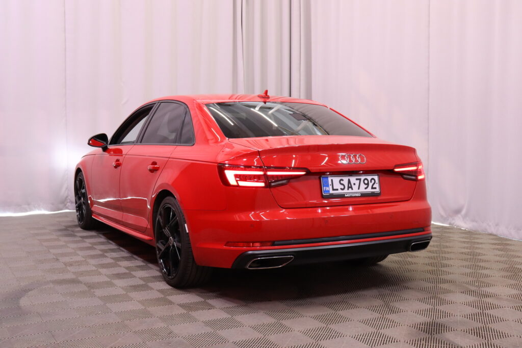 Audi - A4 - Sedan Business 40 TFSI 140 kW MHEV S tronic // ACC / Webasto / Koukku / Audi - A4 - Sedan Business 40 TFSI 140 kW MHEV S tronic // ACC / Webasto / Koukku / - Sedan