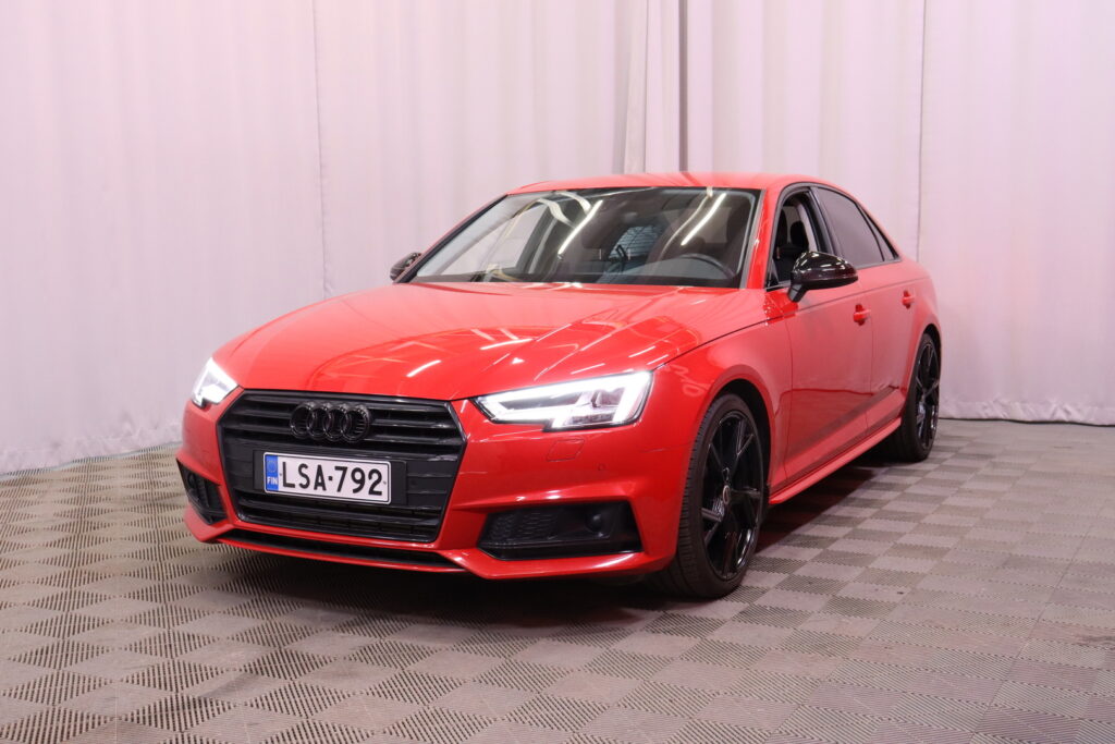 Audi - A4 - Sedan Business 40 TFSI 140 kW MHEV S tronic // ACC / Webasto / Koukku / Audi - A4 - Sedan Business 40 TFSI 140 kW MHEV S tronic // ACC / Webasto / Koukku / - Sedan