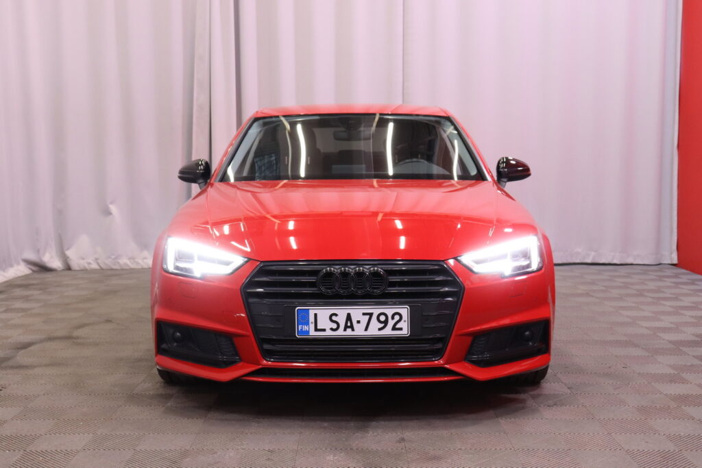 Audi - A4 - Sedan Business 40 TFSI 140 kW MHEV S tronic // ACC / Webasto / Koukku / Audi - A4 - Sedan Business 40 TFSI 140 kW MHEV S tronic // ACC / Webasto / Koukku / - Sedan