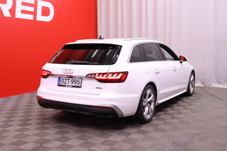 Audi - A4 - Avant 40 TFSI MHEV quattro Progress S line // Webasto / Merkkihuollettu / Matrix / Digimittaristo / Koukku / P-kamera / Vakkari / - Farmari