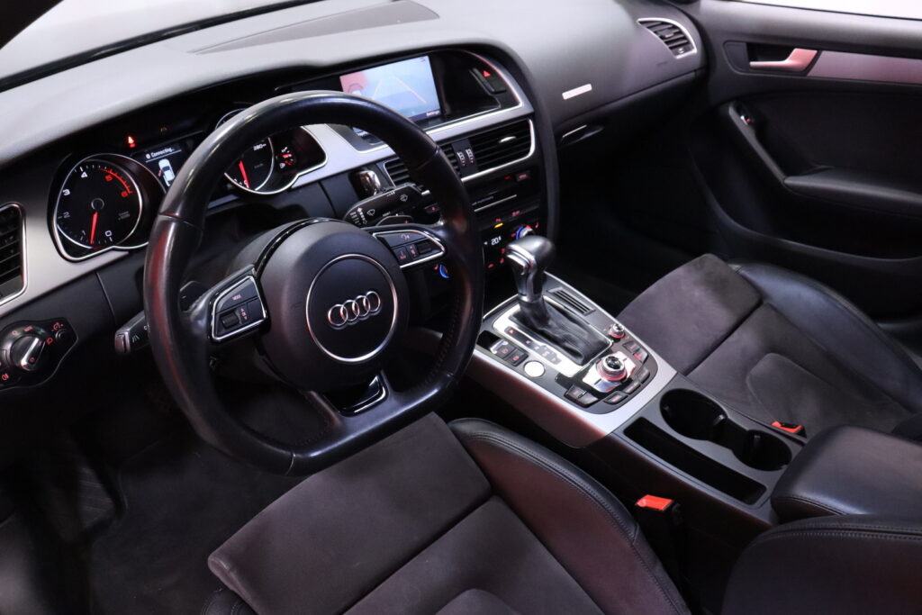 Audi - A5 - Sportback Black Edition 3,0 V6 TDI DPF 180 kW quattro S tronic-autom. // ACC / Nahka-Alcantra / Navi / P. Kamera / Webasto Audi - A5 - Sportback Black Edition 3,0 V6 TDI DPF 180 kW quattro S tronic-autom. // ACC / Nahka-Alcantra / Navi / P. Kamera / Webasto - Viistoperä