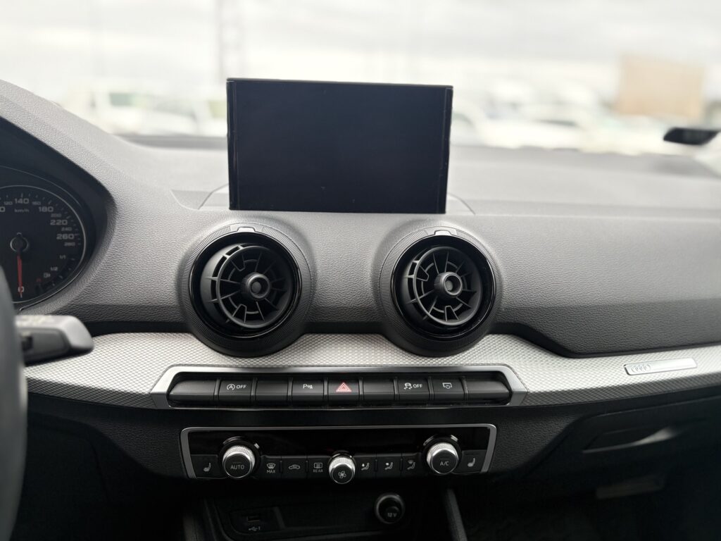 Audi - Q2 - Business 1,0 TFSI 85 kW S tronic ultra // Lohko / Parkkitutkat / LED / ACC // Audi - Q2 - Business 1,0 TFSI 85 kW S tronic ultra // Lohko / Parkkitutkat / LED / ACC // - Maastoauto