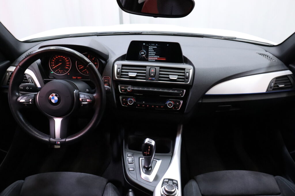 BMW - 120 - F20 Hatchback 120d A xDrive Edition M Sport // 1.om Suomi-auto / Merkkihuollot / LED / Navi / Lämmitettävä ratti / Alcantara sisusta / BMW - 120 - F20 Hatchback 120d A xDrive Edition M Sport // 1.om Suomi-auto / Merkkihuollot / LED / Navi / Lämmitettävä ratti / Alcantara sisusta / - Viistoperä