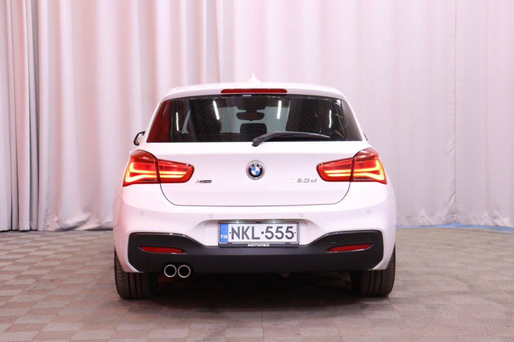 BMW - 120 - F20 Hatchback 120d A xDrive Edition M Sport // 1.om Suomi-auto / Merkkihuollot / LED / Navi / Lämmitettävä ratti / Alcantara sisusta / BMW - 120 - F20 Hatchback 120d A xDrive Edition M Sport // 1.om Suomi-auto / Merkkihuollot / LED / Navi / Lämmitettävä ratti / Alcantara sisusta / - Viistoperä