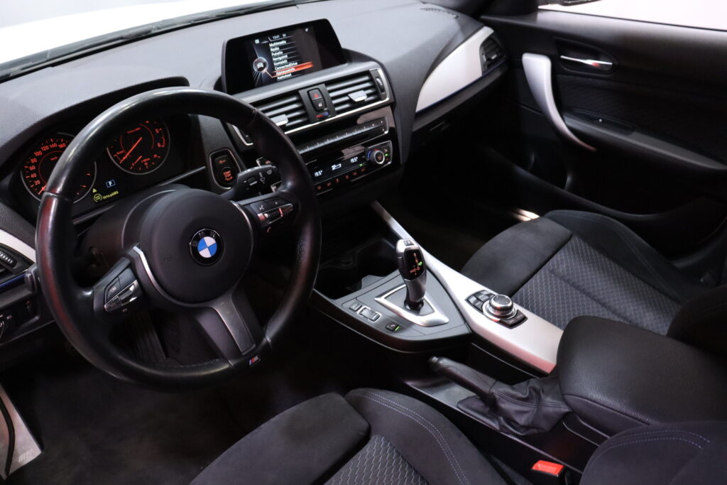 BMW - 120 - F20 Hatchback 120d A xDrive Edition M Sport // 1.om Suomi-auto / Merkkihuollot / LED / Navi / Lämmitettävä ratti / Alcantara sisusta / BMW - 120 - F20 Hatchback 120d A xDrive Edition M Sport // 1.om Suomi-auto / Merkkihuollot / LED / Navi / Lämmitettävä ratti / Alcantara sisusta / - Viistoperä