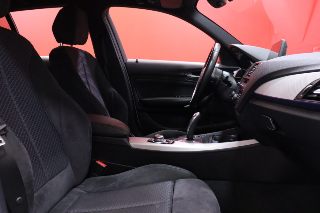 BMW - 120 - F20 Hatchback 120d A xDrive Edition M Sport // 1.om Suomi-auto / Merkkihuollot / LED / Navi / Lämmitettävä ratti / Alcantara sisusta / BMW - 120 - F20 Hatchback 120d A xDrive Edition M Sport // 1.om Suomi-auto / Merkkihuollot / LED / Navi / Lämmitettävä ratti / Alcantara sisusta / - Viistoperä