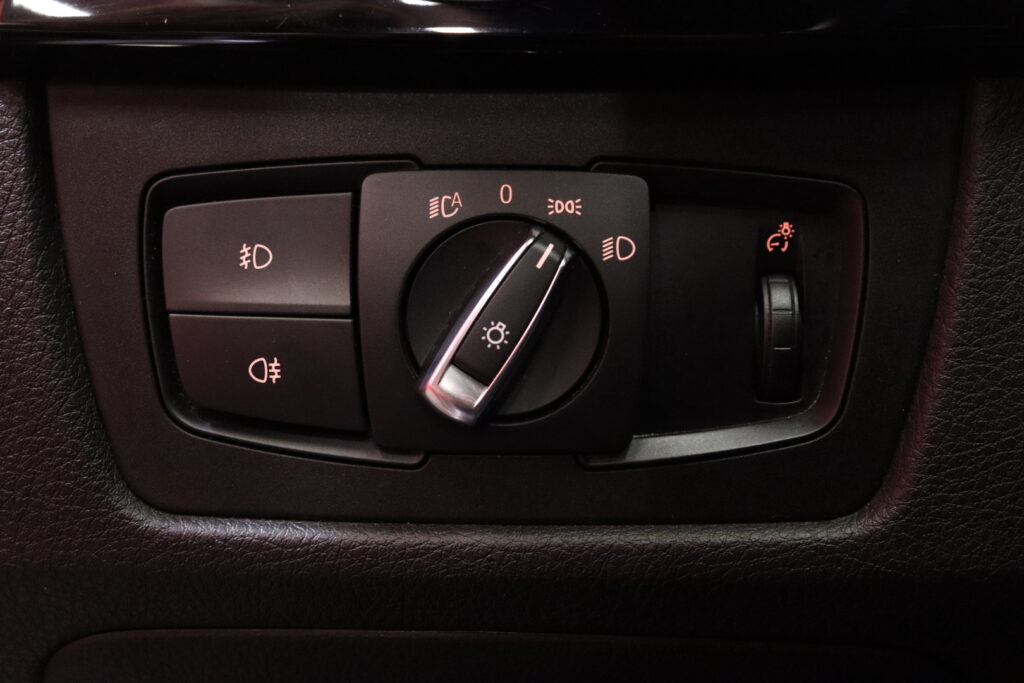 BMW - 320 Gran Turismo - F34 xDrive Business Exclusive Edition M Sport // Suomi-auto / Webasto / Nahat / LED / Sporttipenkit / Tutkat // BMW - 320 Gran Turismo - F34 xDrive Business Exclusive Edition M Sport // Suomi-auto / Webasto / Nahat / LED / Sporttipenkit / Tutkat // - Sedan