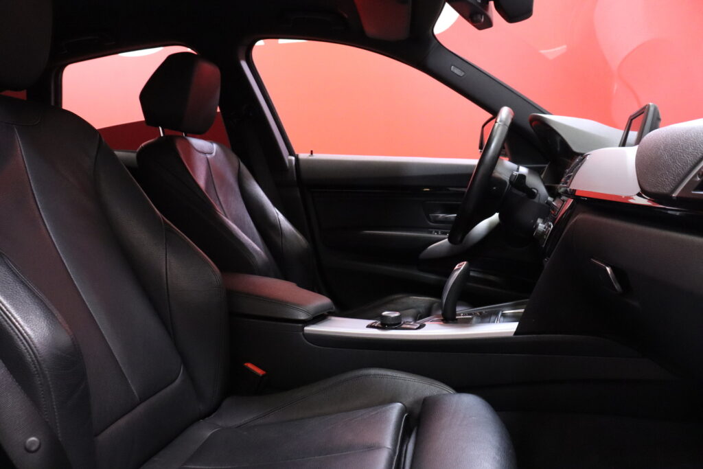 BMW - 320 Gran Turismo - F34 xDrive Business Exclusive Edition M Sport // Suomi-auto / Webasto / Nahat / LED / Sporttipenkit / Tutkat // BMW - 320 Gran Turismo - F34 xDrive Business Exclusive Edition M Sport // Suomi-auto / Webasto / Nahat / LED / Sporttipenkit / Tutkat // - Sedan