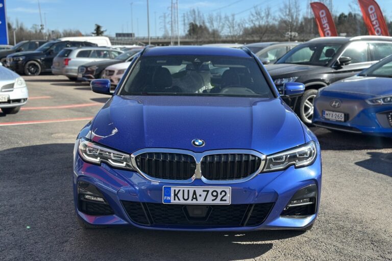 BMW - 330 - G21 Touring 330e xDrive A Charged Edition M Sport - Farmari