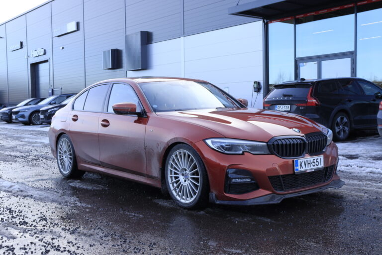 BMW - 330 - G20 Sedan 330e A Charged Edition M Sport - Sedan