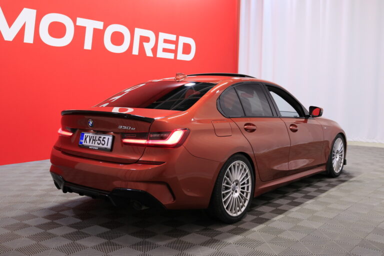 BMW - 330 - G20 Sedan 330e A Charged Edition M Sport - Sedan