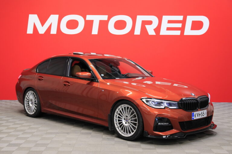 BMW - 330 - G20 Sedan 330e A Charged Edition M Sport - Sedan