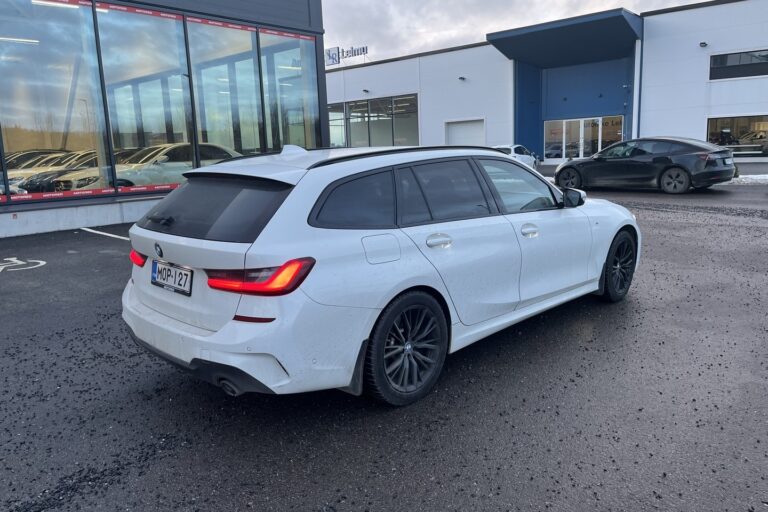 BMW - 330 - G21 Touring 330e xDrive A M Sport - Farmari