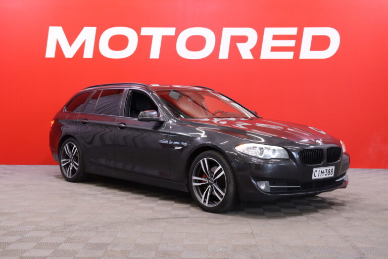BMW - 520 - Sport A F11 Touring Business // Sport-vaihteisto / Xenon / PDC / Vakionopeudensäädin / Bluetooth / - Farmari