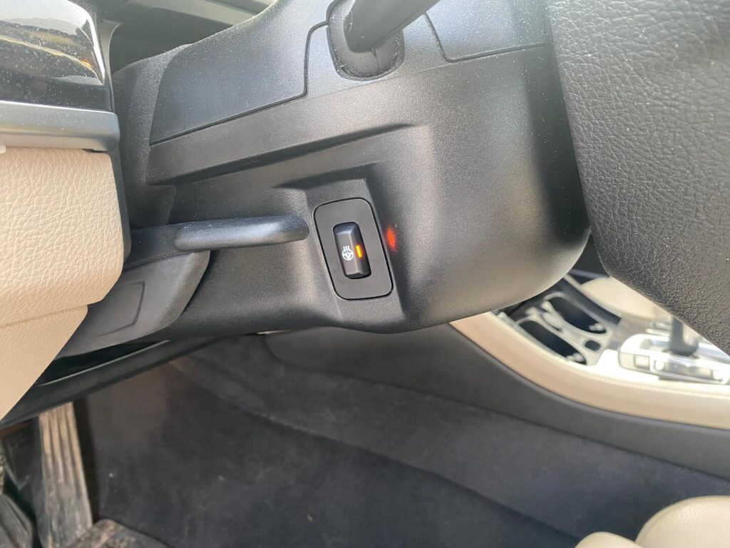 BMW - 520 - F10 Sedan 520d TwinPower Turbo A Limited xDrive Edition Exclusive BMW - 520 - F10 Sedan 520d TwinPower Turbo A Limited xDrive Edition Exclusive - Sedan