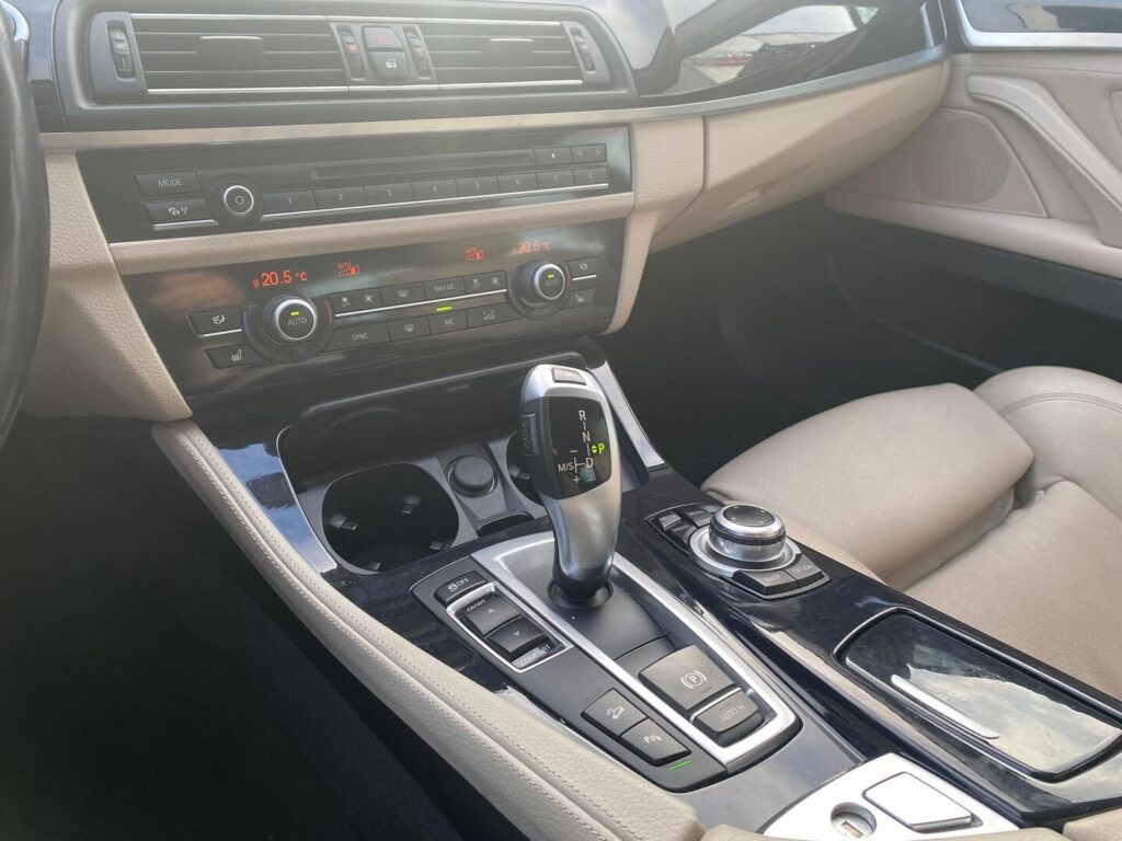 BMW - 520 - F10 Sedan 520d TwinPower Turbo A Limited xDrive Edition Exclusive BMW - 520 - F10 Sedan 520d TwinPower Turbo A Limited xDrive Edition Exclusive - Sedan