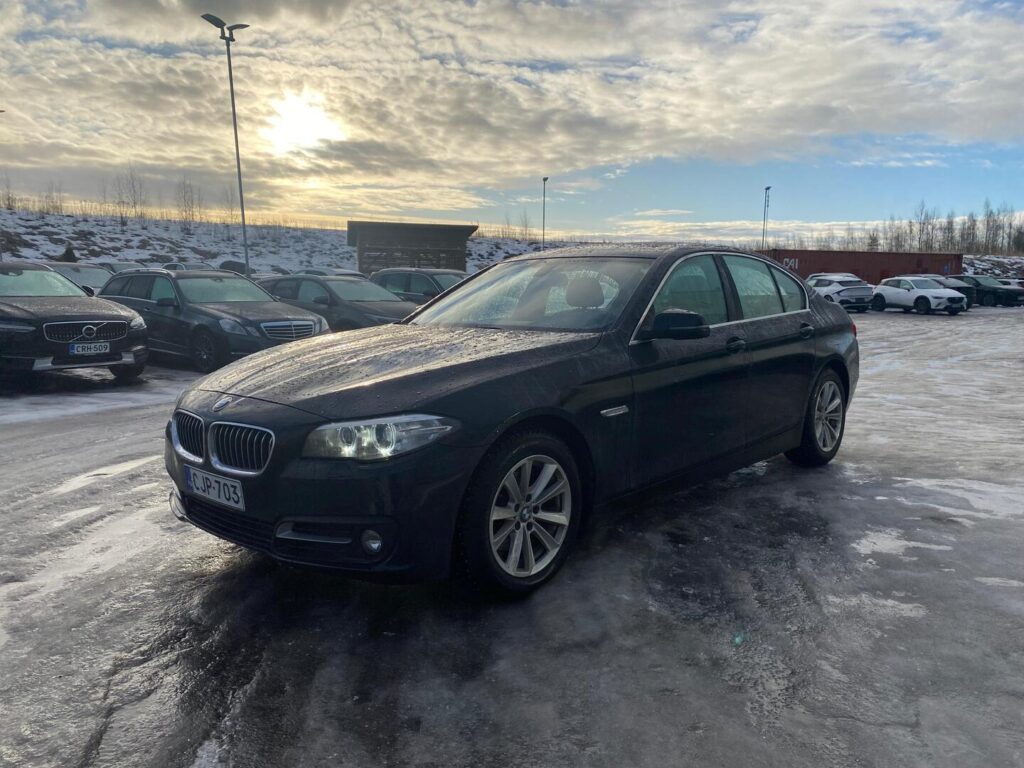 BMW - 520 - F10 Sedan 520d TwinPower Turbo A Limited xDrive Edition Exclusive BMW - 520 - F10 Sedan 520d TwinPower Turbo A Limited xDrive Edition Exclusive - Sedan