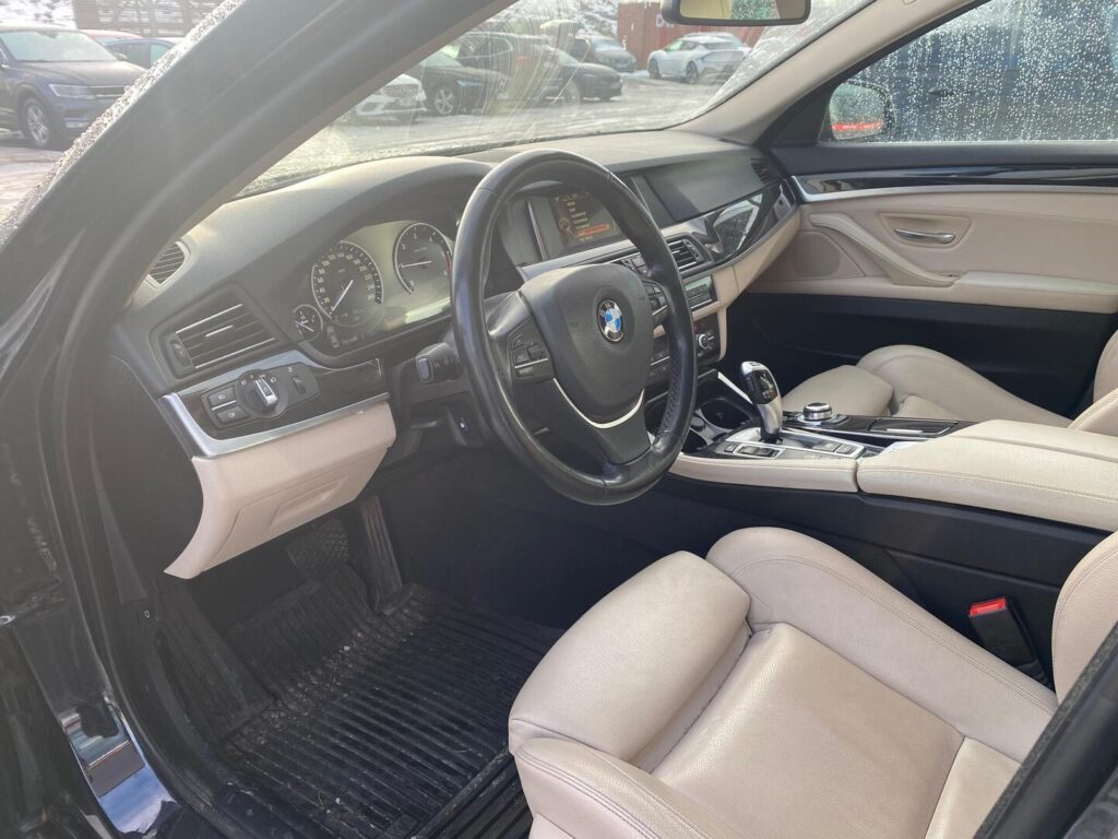 BMW - 520 - F10 Sedan 520d TwinPower Turbo A Limited xDrive Edition Exclusive BMW - 520 - F10 Sedan 520d TwinPower Turbo A Limited xDrive Edition Exclusive - Sedan