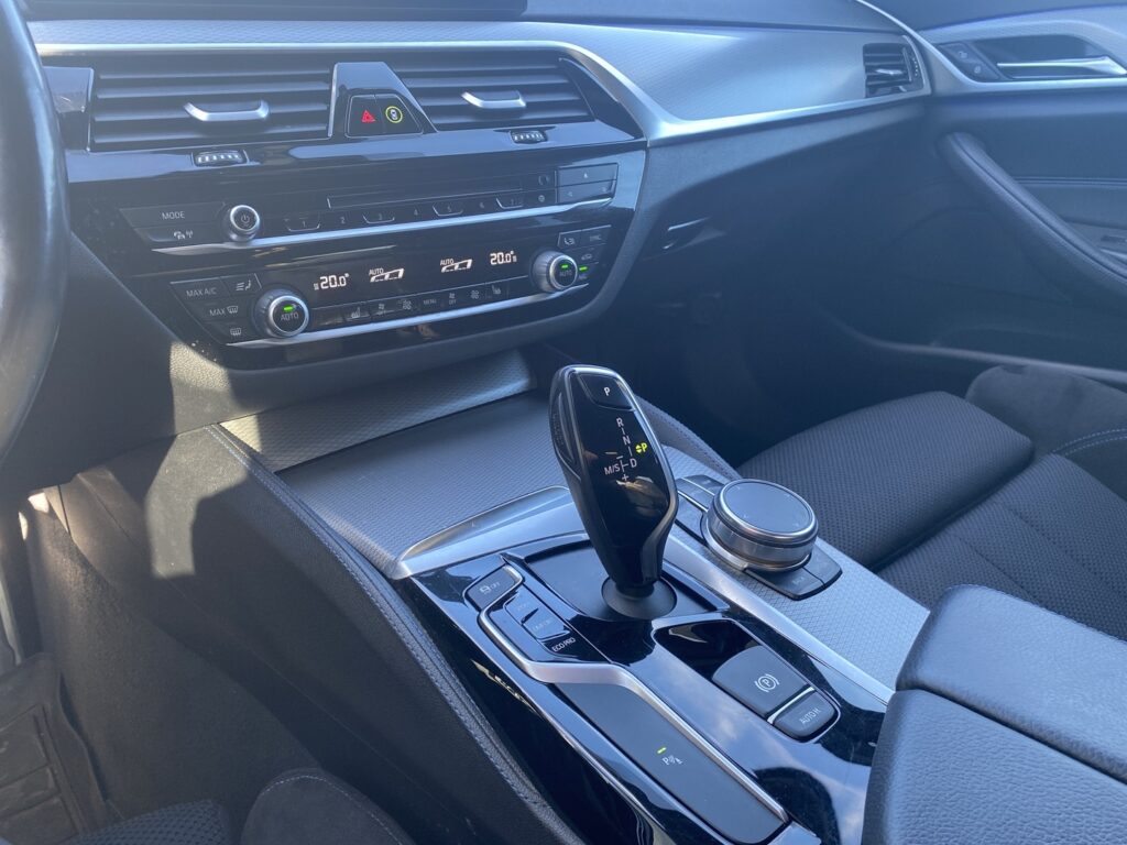 BMW - 520 - G30 Sedan 520d A M Sport BMW - 520 - G30 Sedan 520d A M Sport - Sedan