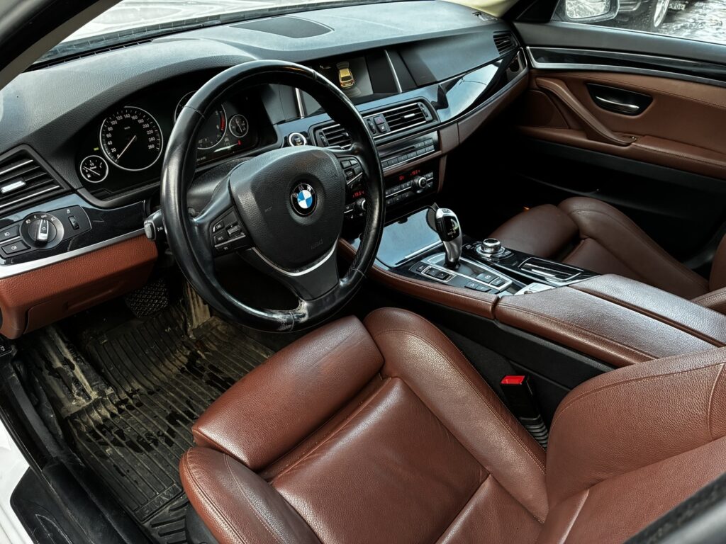 BMW - 520 - F11 Touring 520d TwinPower Turbo A xDrive Business Exclusive Edition BMW - 520 - F11 Touring 520d TwinPower Turbo A xDrive Business Exclusive Edition - Farmari