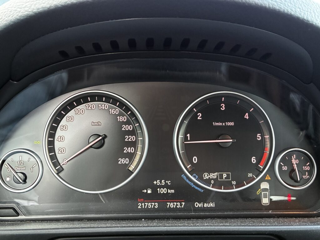 BMW - 520 - F11 Touring 520d TwinPower Turbo A xDrive Business Exclusive Edition BMW - 520 - F11 Touring 520d TwinPower Turbo A xDrive Business Exclusive Edition - Farmari