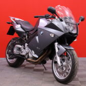 BMW - F - 800 ST // Akrapovic / Suomi-pyörä / Kuin uusi // - Moottoripyörä