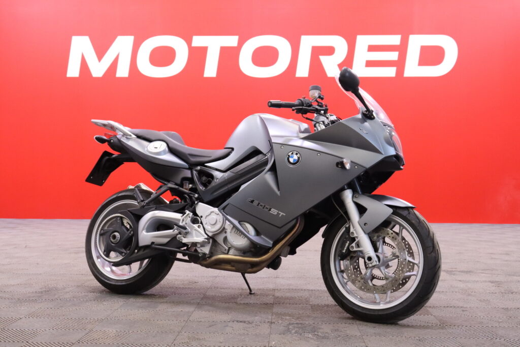 BMW - F - 800 ST // Akrapovic / Suomi-pyörä / Kuin uusi // - Moottoripyörä