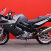 BMW - F - 800 ST // Akrapovic / Suomi-pyörä / Kuin uusi // - Moottoripyörä