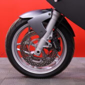 BMW - F - 800 ST // Akrapovic / Suomi-pyörä / Kuin uusi // - Moottoripyörä