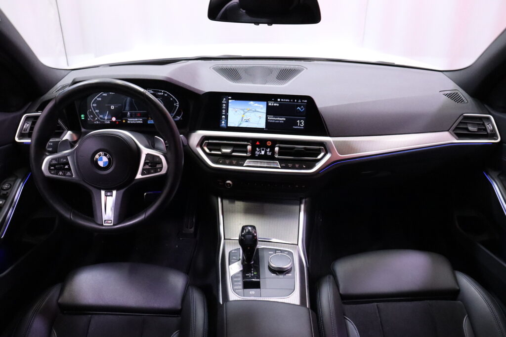 BMW - M340i - G20 Sedan M340i A xDrive // Laser / ACC / HUD / DAP / Adapt. M Alusta / M Sport Differential / Kamera / Hifi / Comfort access / BMW - M340i - G20 Sedan M340i A xDrive // Laser / ACC / HUD / DAP / Adapt. M Alusta / M Sport Differential / Kamera / Hifi / Comfort access / - Sedan