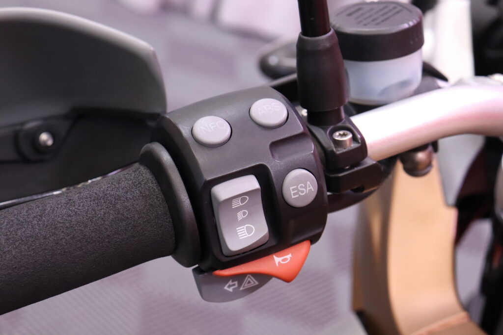 BMW - R - 1200 GS // Myydään huutokaupat.com /Huoltokirja / Sivulaukut / ESA / ABS / Teipattu // BMW - R - 1200 GS // Myydään huutokaupat.com /Huoltokirja / Sivulaukut / ESA / ABS / Teipattu // - Moottoripyörä